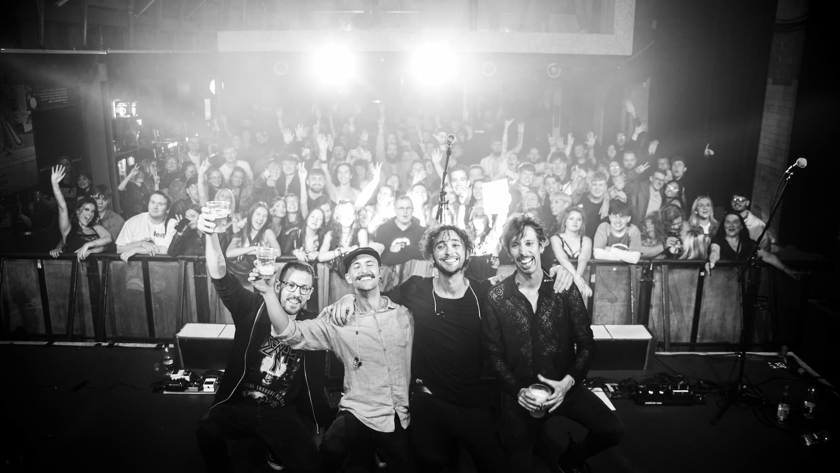 The 9075 on stage with the crowd